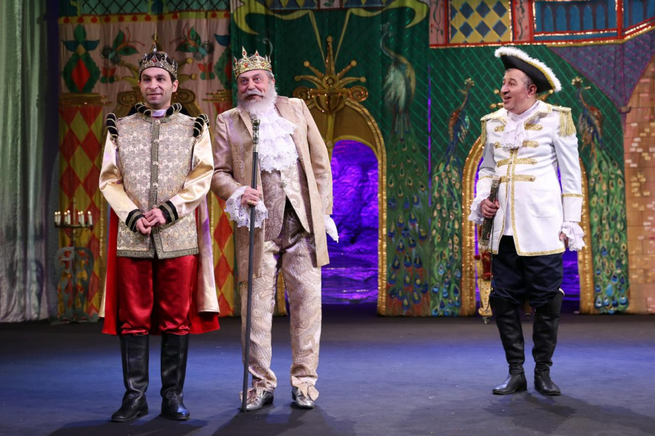 “Büllur başmaq” tamaşasının premyerası keçirilib