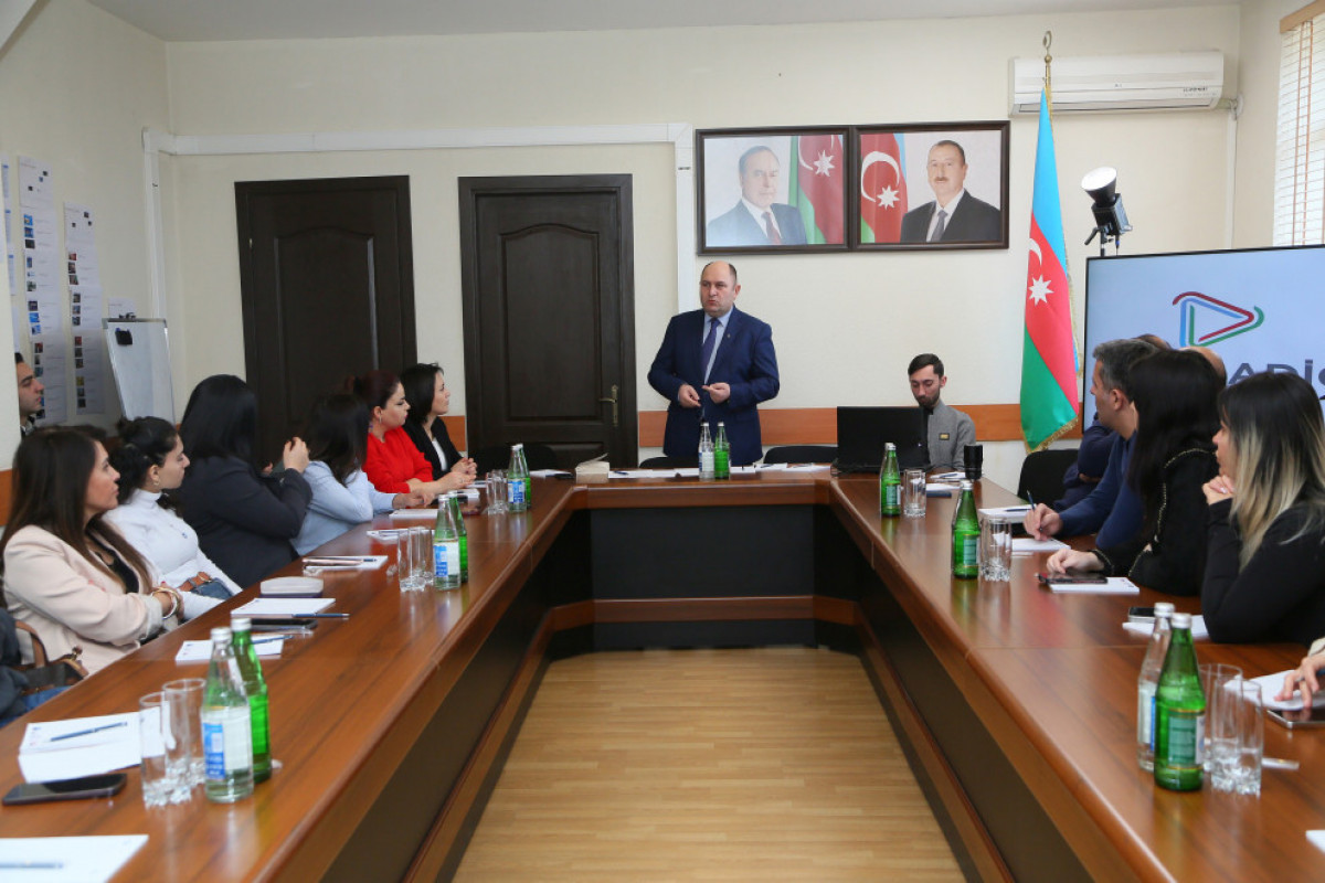 “Mediada Azərbaycan dili” mövzusunda növbəti təlim