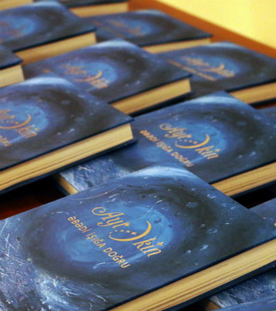  Aytəkin Həsənovanın xatirəsinə həsr edilmiş "Əbədi işığa doğru" kitabının təqdimatı və xatirə gecəsi keçirilib.