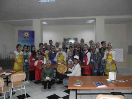 İnternat məktəbinin məzunları üçün aşpazlıq kursları davam edir