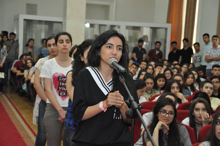 O öz prinsiplərinə sadiq qalacaq - Yeni rektor tələbələrlə görüşdü O öz prinsiplərinə sadiq qalacaq - Yeni rektor tələbələrlə görüşdü