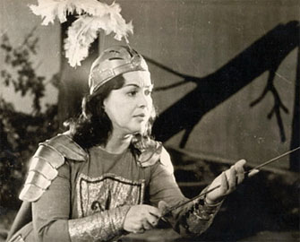 Səhnəmizin misilsiz  aktrisasının doğum günüdü 