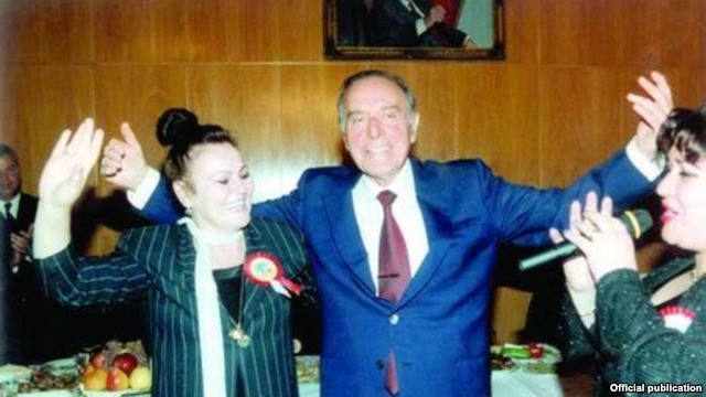 15 İyun-Xalq artisti Amaliya Pənahovanın doğum günüdür