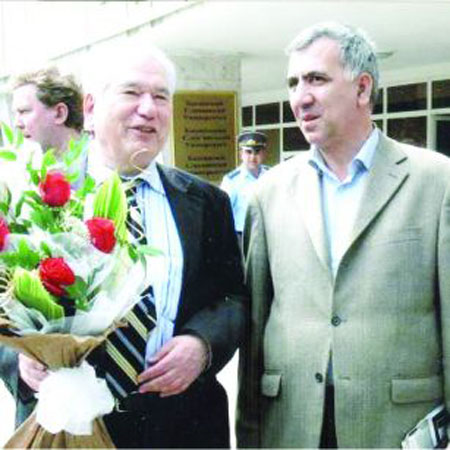 Çingiz Aytmatovla qısa müsahibə