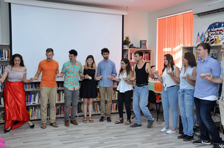 Amerikalı tələbələr türk dilini öyrənirlər - ADU Amerikalı tələbələr türk dilini öyrənirlər - ADU