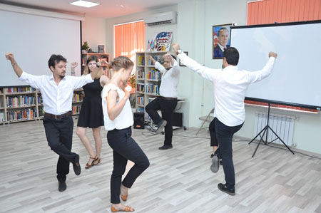 Amerikalı tələbələr türk dilini öyrənirlər - ADU Amerikalı tələbələr türk dilini öyrənirlər - ADU