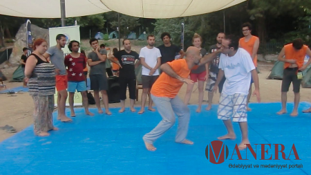 “Human”  teatrının Türkiyə uğuru