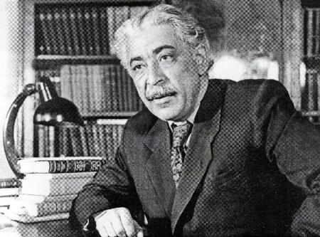 "Üçrəngli bayrağınla məsud yaşa" ...- Azərbaycan şeirləri