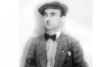 "Üçrəngli bayrağınla məsud yaşa" ...- Azərbaycan şeirləri