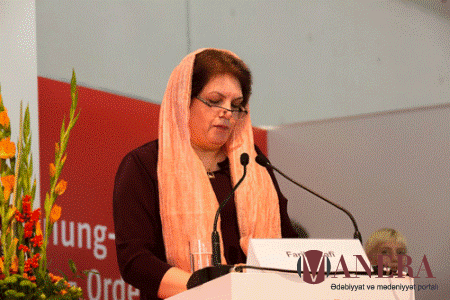 Nüfuzlu ədəbi mükafatı təbrizli yazıçı aldı Nüfuzlu ədəbi mükafatı təbrizli yazıçı aldı