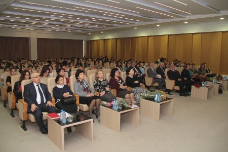 “XIX əsr Azərbaycan ədəbiyyatı tarixi” yenidən nəşr olunub