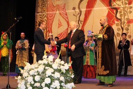Teatr direktoru beynəlxalq mükafat aldı Teatr direktoru beynəlxalq mükafat aldı