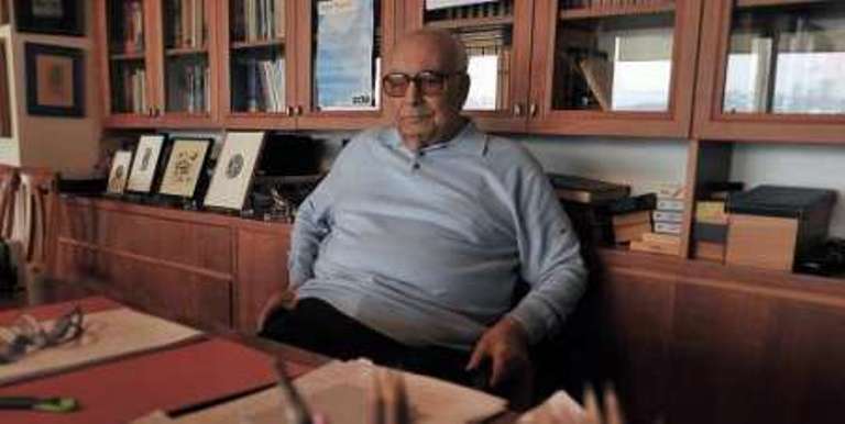 Məşhur yazıçıların YAZI MASALARI