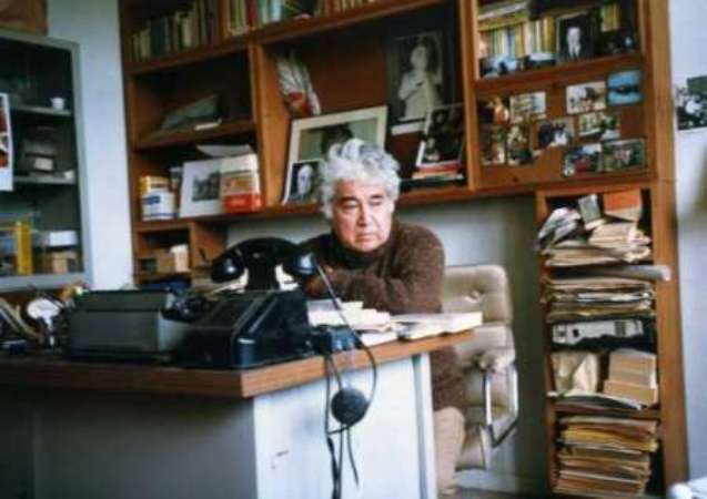 Məşhur yazıçıların YAZI MASALARI