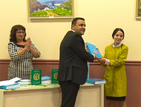 Nizaminin "Xəmsə"si özbəkcə nəşr edildi