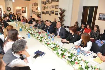 Millət vəkilləri tələbələrlə görüşdü