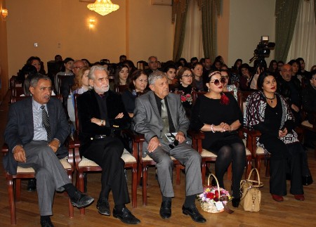 Qənirə Paşayeva ilə görüş Qənirə Paşayeva ilə görüş