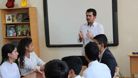 “Kitabsevərlər” şagirdlərlə “Anamın kitabı”nı müzakirə etdi “Kitabsevərlər” şagirdlərlə “Anamın kitabı”nı müzakirə etdi