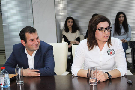 İnternet ədəbiyyata necə təsir edir? – Müzakirə İnternet ədəbiyyata necə təsir edir? – Müzakirə