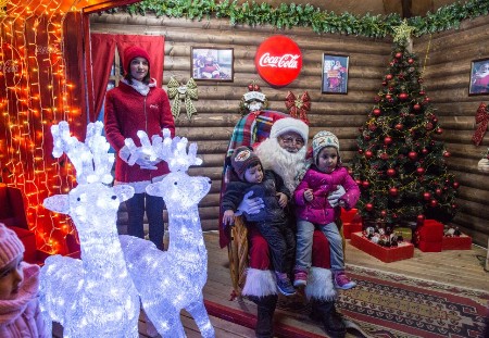 “Soyuq əllər, isti ürək” xeyriyyə yarmarkası başladı “Soyuq əllər, isti ürək” xeyriyyə yarmarkası başladı