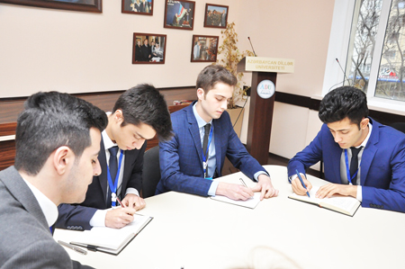 “Xəlifə günü”ndə yaşananlar... - ADU-dan reportaj “Xəlifə günü”ndə yaşananlar... - ADU-dan reportaj