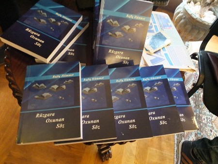 Tbilisidə azərbaycanlı şairin kitabı təqdim olunub Tbilisidə azərbaycanlı şairin kitabı təqdim olunub