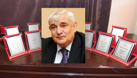 Kamal Abdulla tələbələri mükafatlandırdı - “İlin Ənləri”  |MANERA.AZ