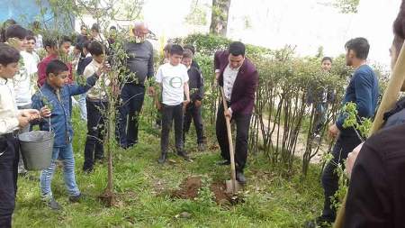 Məktəblilərdən Yer günündə maraqlı aksiya Məktəblilərdən Yer günündə maraqlı aksiya
