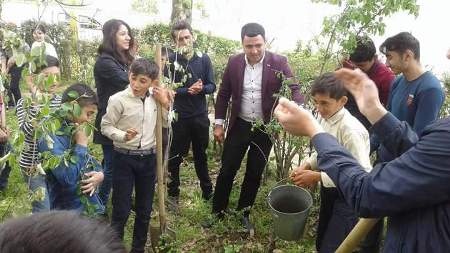 Məktəblilərdən Yer günündə maraqlı aksiya