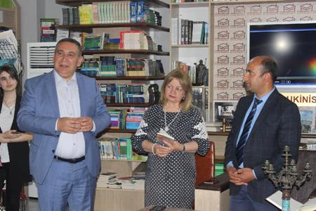 Elxan Yurdoğlunun imza günü keçirilib