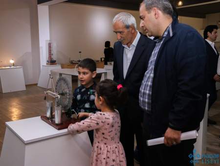 İnteraktiv Elm Muzeyi açıldı