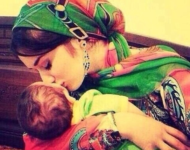 O mənim məbədimdir.. - 5 ən gözəl ana şeiri