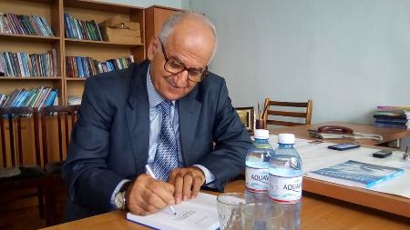 Tanınmış şairin yeni kitabı təqdim edilib