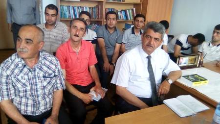 Tanınmış şairin yeni kitabı təqdim edilib Tanınmış şairin yeni kitabı təqdim edilib