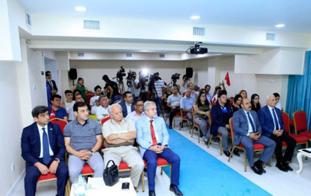  “Qorxma, sönməz bu şəfəqlərdə üzən al sancaq” 