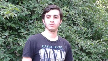 Çiyələk qoxulu qırmızı külək - ŞEİRLƏR