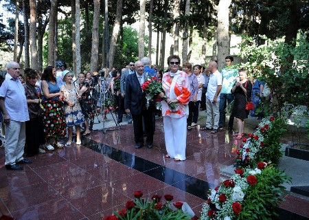 Müslüm Maqomayevin xatirəsi anılıb Müslüm Maqomayevin xatirəsi anılıb