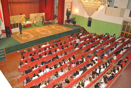 Lənkəran teatrı yeni mövsümə Biləsuvarda başlayıb Lənkəran teatrı yeni mövsümə Biləsuvarda başlayıb