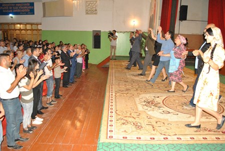 Lənkəran teatrı yeni mövsümə Biləsuvarda başlayıb Lənkəran teatrı yeni mövsümə Biləsuvarda başlayıb