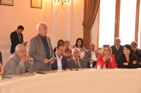 İbrahim İlyaslının 55 illik yubileyi və yeni kitabının imza törəni keçirildi