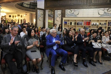 Bakı Kitab Mərkəzində Elçinlə görüş 