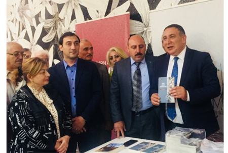 “Azərbaycan ədəbiyyatı antologiyası” təqdim olunub	