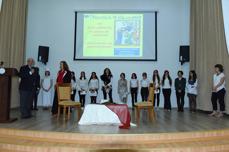 Tələbələr sevgi hekayəsini səhnələşdirdilər