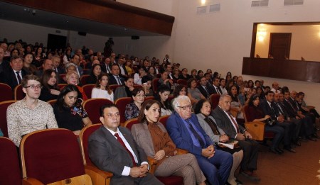 Bakıda Çingiz Aytmatovun 90 illiyi qeyd olunub Bakıda Çingiz Aytmatovun 90 illiyi qeyd olunub