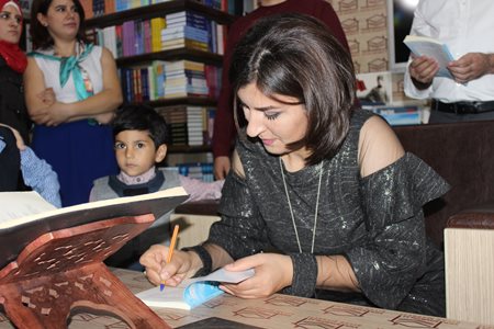 Sevinc Elsevər “Şeytan çarxı”nı təqdim edib Sevinc Elsevər “Şeytan çarxı”nı təqdim edib