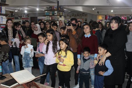 Sevinc Elsevər “Şeytan çarxı”nı təqdim edib Sevinc Elsevər “Şeytan çarxı”nı təqdim edib