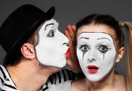 Pantomima Teatrında yeni tamaşa Pantomima Teatrında yeni tamaşa