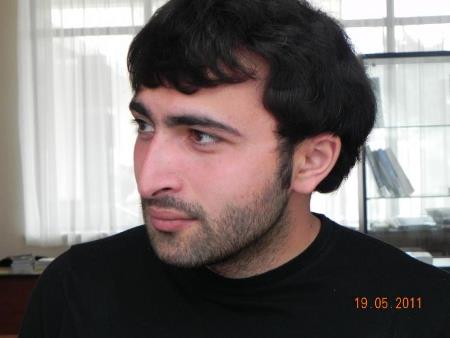 Əllərim göyərçin yuvalarıdı - Zərdüşt Şəfinin şeirləri Əllərim göyərçin yuvalarıdı - Zərdüşt Şəfinin şeirləri