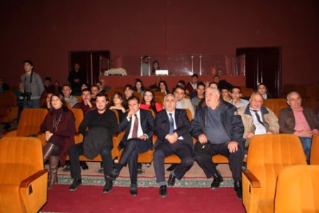 “Sevgi şimşəyi” tamaşasının premyerası olub