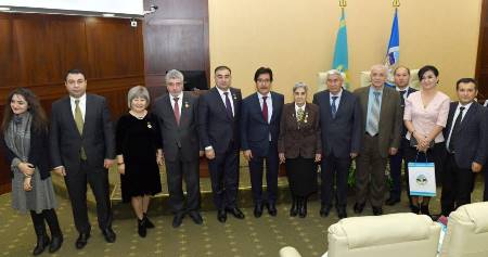 Hüseyn Cavidin şeirləri qazax dilində çap olunub Hüseyn Cavidin şeirləri qazax dilində çap olunub